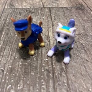 Paw Patrol Mini Figures Chase and Everest Small Toy Figurines 2 Piece Set